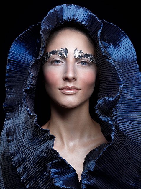 Beauty Fotografie Fabian Aurel Hild Miyake blau