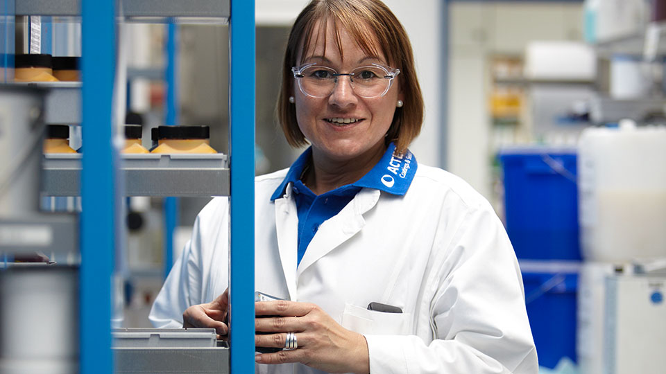 Portraitfotografie Fabian Aurel Hild, Unternehmensportrait und Image-Broschüre für Actega Colorchemie